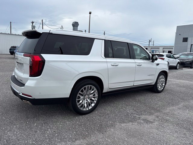Used 2025 GMC Yukon XL Denali w/ Sun & Power Step Package AWD/4WD image 3