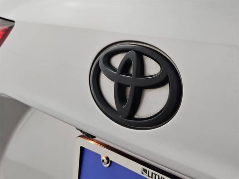 Used 2022 Toyota Highlander XLE image 11