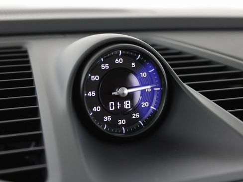 Certified 2025 Porsche Macan 4S Electric image 28