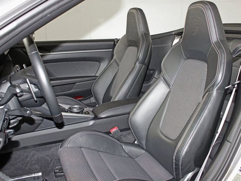 Used 2021 Porsche 911 Turbo image 5