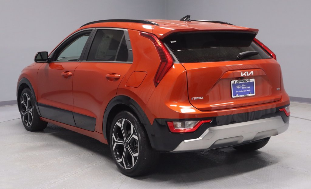 Used 2023 Kia Niro EX Touring FWD image 6