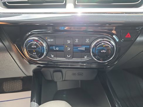 Used 2024 Chevrolet Trax RS w/ Driver Confidence Package FWD image 23