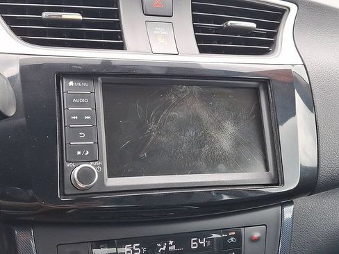 Used 2019 Nissan Sentra SR FWD image 13