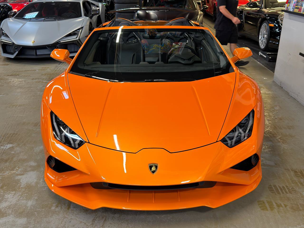 Used 2021 Lamborghini Huracan EVO RWD image 3