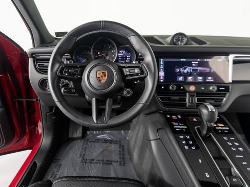 Certified 2025 Porsche Macan Turbo image 18