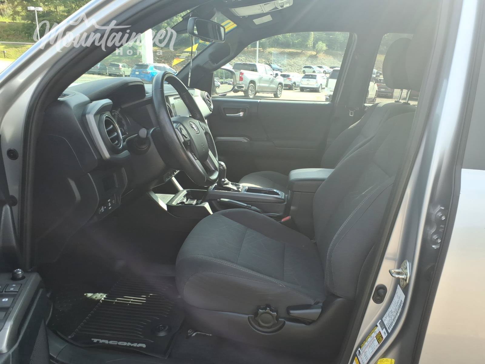 Used 2019 Toyota Tacoma TRD Sport AWD/4WD image 16