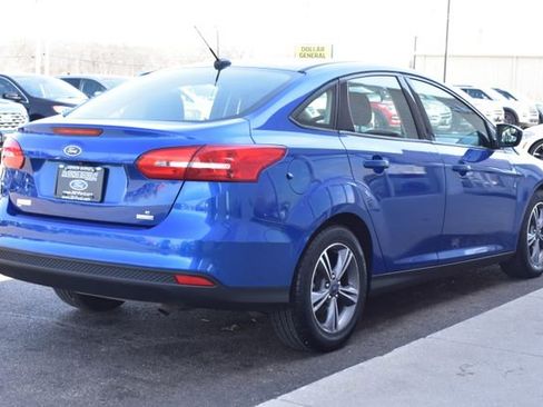 Used 2018 Ford Focus SE w/ SE Appearance Package image 8