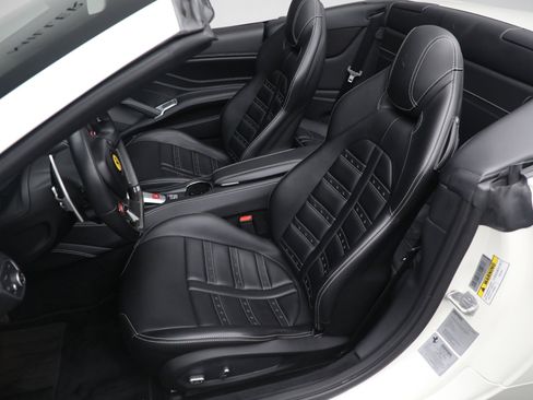 Certified 2017 Ferrari California T image 22