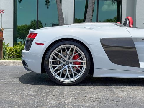 Used 2018 Audi R8 V10 w/ Carbon Exterior Package AWD/4WD image 4