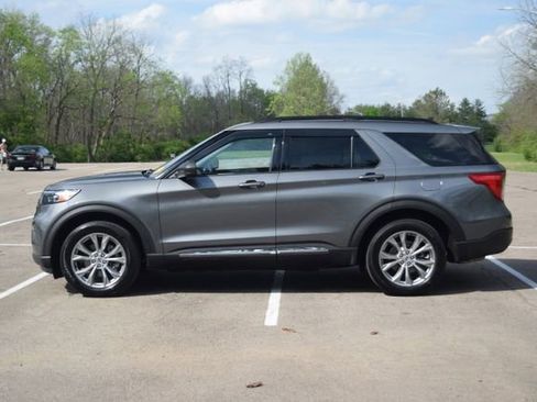 Used 2023 Ford Explorer XLT w/ Equipment Group 202A AWD/4WD image 24