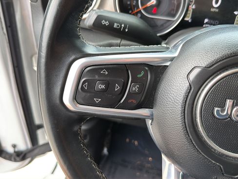 Used 2022 Jeep Wrangler Unlimited Sahara AWD/4WD image 18