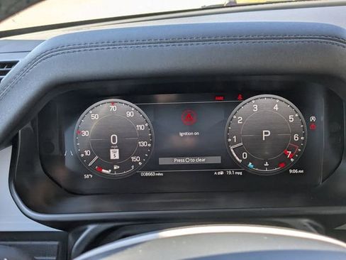 Used 2025 Land Rover Defender 90 S image 20