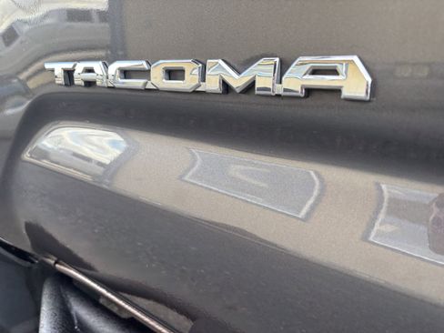 Used 2020 Toyota Tacoma TRD Off-Road image 13