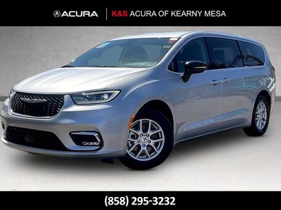 Used 2024 Chrysler Pacifica Touring-L