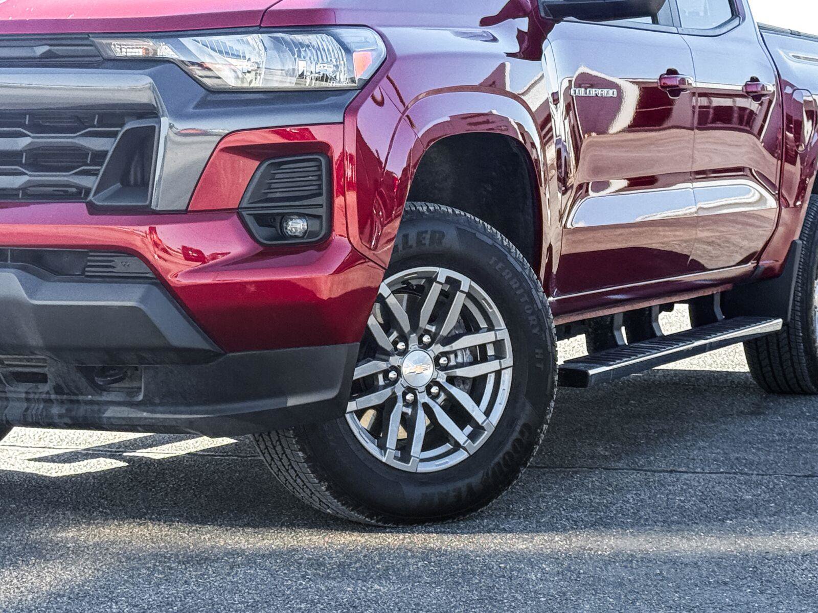 Certified 2024 Chevrolet Colorado LT w/ LT Convenience Package II AWD/4WD image 2