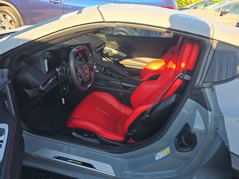 Used 2025 Chevrolet Corvette Z06 RWD image 2
