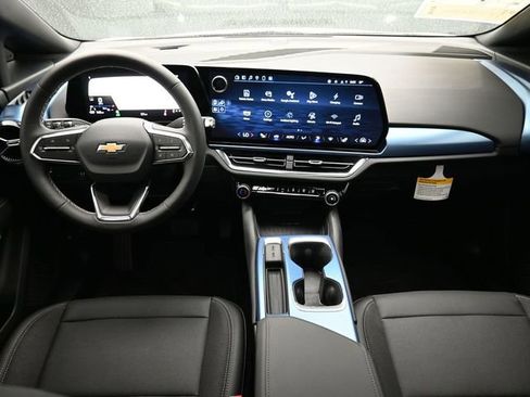 New 2025 Chevrolet Equinox EV LT image 25