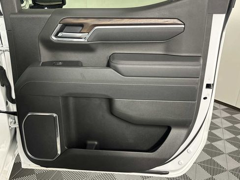 Used 2025 GMC Sierra 1500 SLT image 17