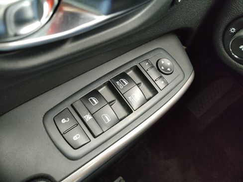 Used 2019 Jeep Cherokee Limited AWD/4WD image 27