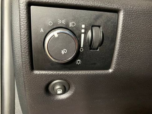 Used 2011 Jeep Grand Cherokee Laredo w/ Security & Convenience Group AWD/4WD image 35