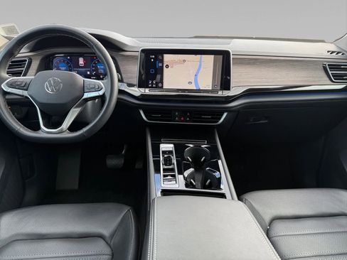 Used 2025 Volkswagen Atlas SEL image 10