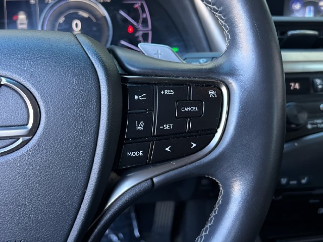 Used 2020 Lexus ES 300h w/ Premium Package FWD image 33