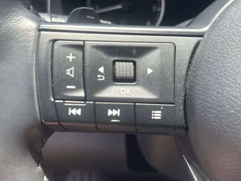 Used 2025 Nissan Pathfinder SV FWD image 22