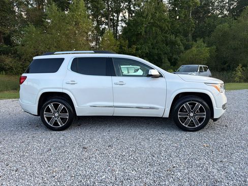 Used 2018 GMC Acadia Denali w/ Technology Package FWD image 4