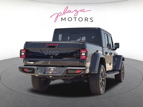 Used 2023 Jeep Gladiator Overland AWD/4WD image 5