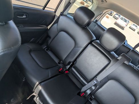 Used 2021 Nissan Armada SV image 12