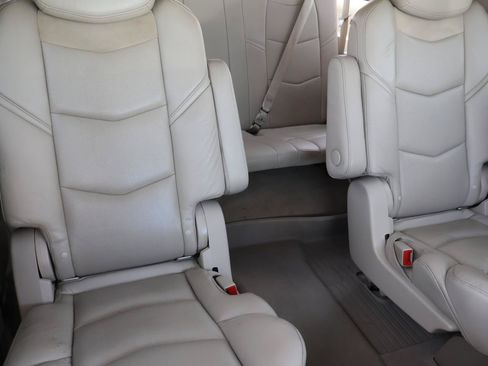 Used 2020 Cadillac Escalade ESV Premium Luxury RWD image 26