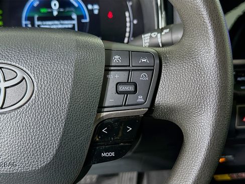 Used 2025 Toyota Camry LE FWD image 17