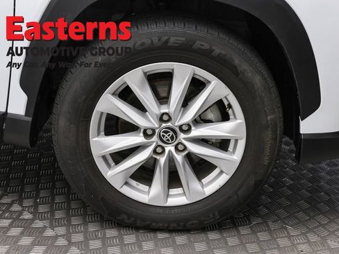 Used 2024 Toyota Corolla Cross LE w/ Moonroof Package AWD/4WD image 31