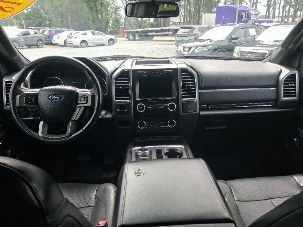 Used 2018 Ford Expedition XLT w/ Equipment Group 202A AWD/4WD image 3