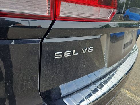 Used 2023 Volkswagen Atlas SEL R-Line AWD/4WD image 4