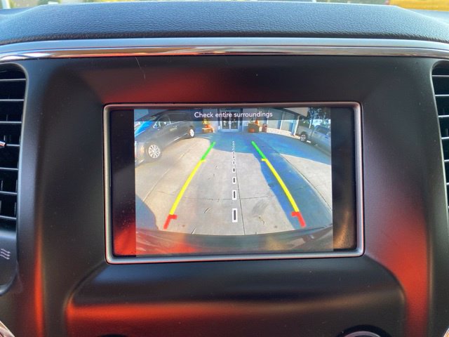 Used 2019 Jeep Grand Cherokee Laredo AWD/4WD image 23