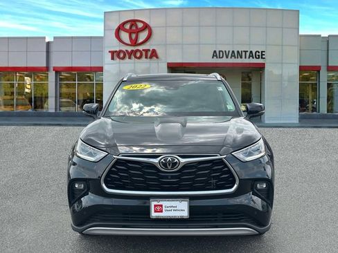 Used 2022 Toyota Highlander Platinum AWD/4WD image 2