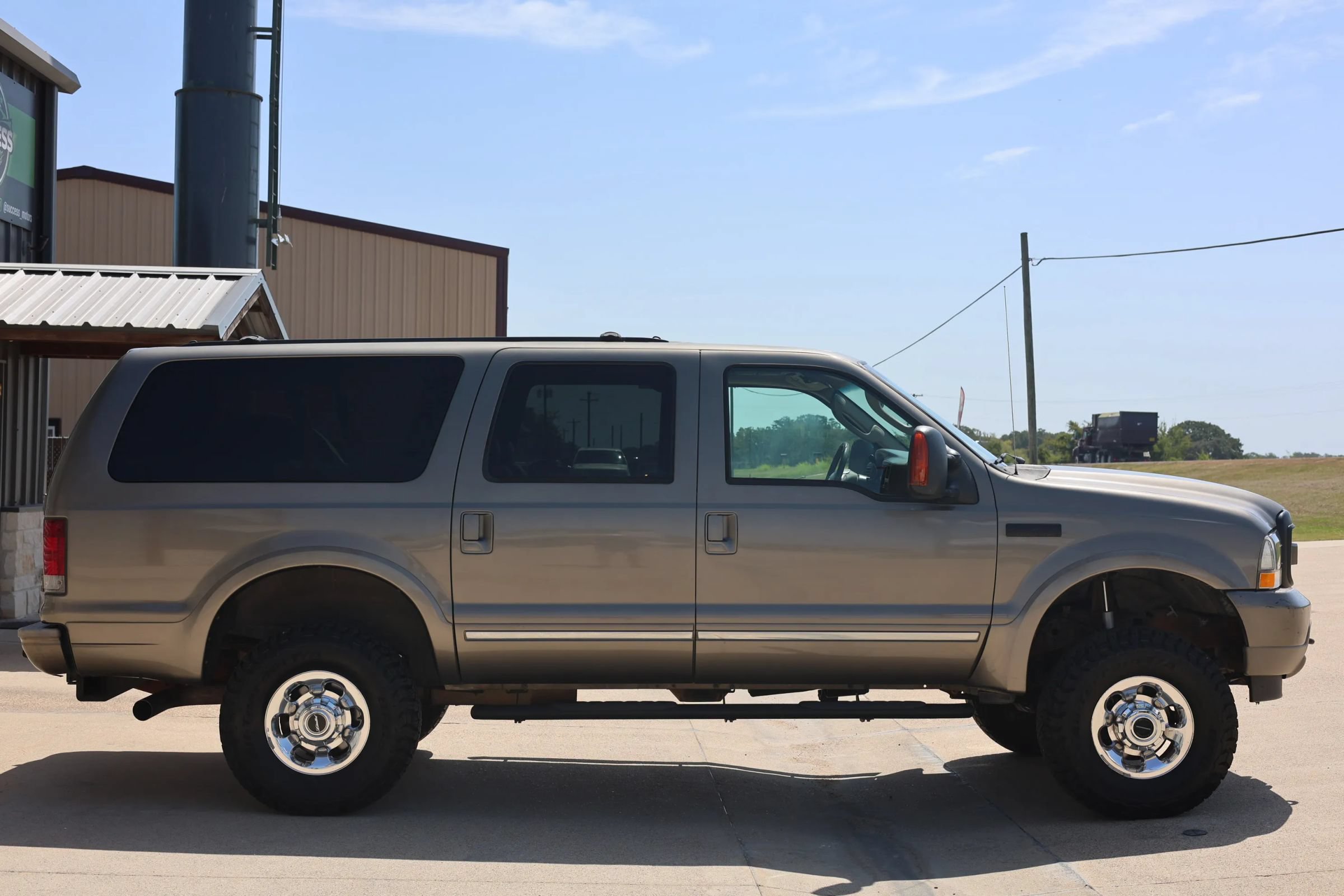 Used 2004 Ford Excursion Limited AWD/4WD image 2