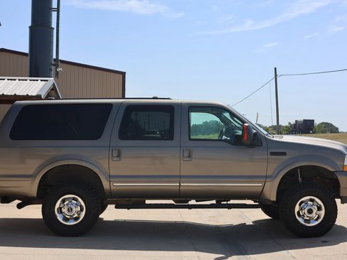 Used 2004 Ford Excursion Limited AWD/4WD image 2
