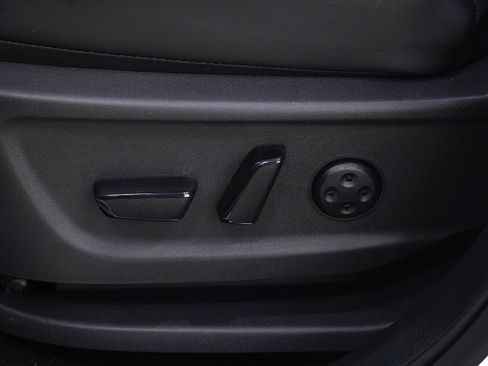 Used 2024 Nissan Ariya AWD image 31