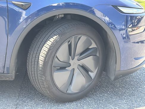 Used 2026 Tesla Model Y 2WD image 5