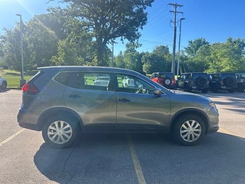 Used 2017 Nissan Rogue S AWD/4WD image 3