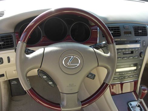 Used 2003 Lexus ES 330 FWD image 12