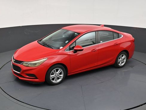 Used 2017 Chevrolet Cruze LT w/ Convenience Package FWD image 13