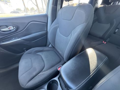 Used 2020 Jeep Cherokee Latitude image 20