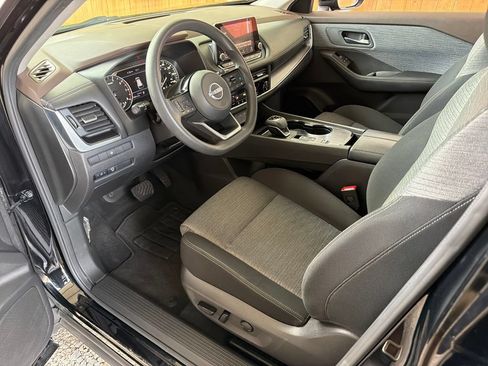 Used 2023 Nissan Rogue SV FWD image 2