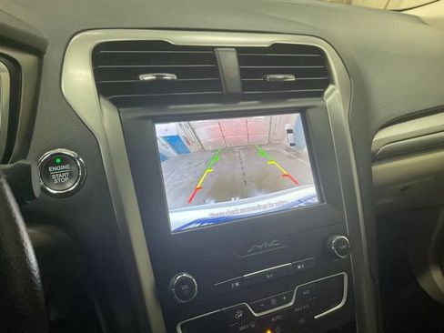 Used 2020 Ford Fusion SE image 10