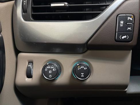 Used 2017 Chevrolet Suburban LT w/ Luxury Package image 53