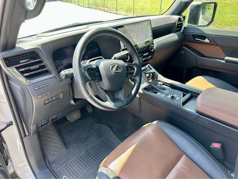 Used 2025 Lexus GX 550 w/ Accessory Package (2T) AWD/4WD image 10
