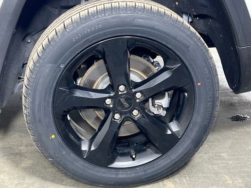 Used 2023 Jeep Grand Cherokee L Laredo image 44